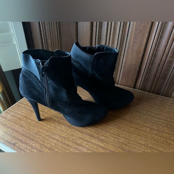 Thalia - Chic Black Heeled Boots - Picture 1 of 9